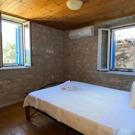 Soldatos Stone House 아파트 *