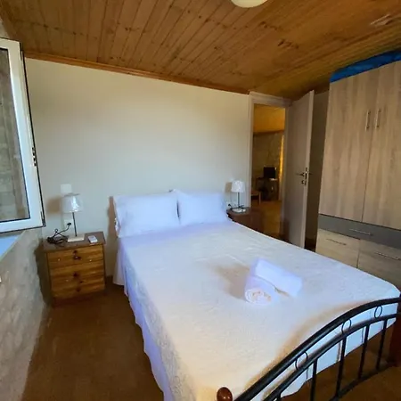 公寓 Soldatos Stone House